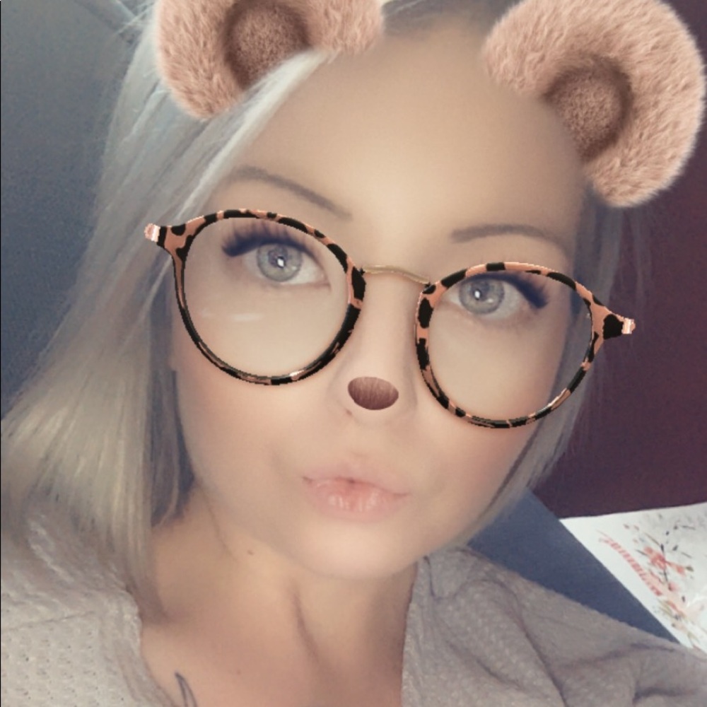 Meet your Posher, Courtney